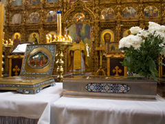 Мощи св. Киприана и Иустинии и мученицы Варвары в Свято-Вознесенском соборе. Увеличить изображение. Размер файла: 519,32 Kb [800X600]