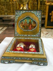 Мощи св. Киприана и Иустинии и мученицы Варвары в Свято-Вознесенском соборе. Увеличить изображение. Размер файла: 488,34 Kb [600X800]