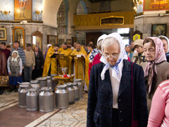 Мощи св. Киприана и Иустинии и мученицы Варвары в Свято-Вознесенском соборе. Увеличить изображение. Размер файла: 496,81 Kb [800X600]