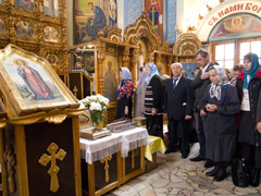 Мощи св. Киприана и Иустинии и мученицы Варвары в Свято-Вознесенском соборе. Увеличить изображение. Размер файла: 583,31 Kb [800X600]