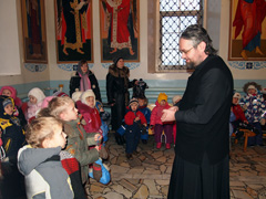 Дети детского сада посетили храм. Увеличить изображение. Размер файла: 474,78 Kb [800X600]