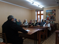 Настоятель провел собрание с работниками по храму. Увеличить изображение. Размер файла: 160,2 Kb [800X600]