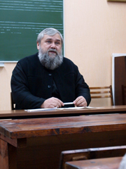 Настоятель провел собрание с работниками по храму. Увеличить изображение. Размер файла: 171,39 Kb [600X800]