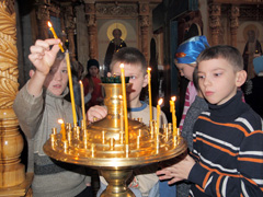 Причастие детей воскресной школы. Увеличить изображение. Размер файла:477,68 Kb [800X600]