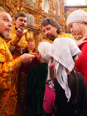 Причастие детей воскресной школы. Увеличить изображение. Размер файла:538,32 Kb [600X800]