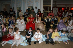 Рождественская елка для детей из малообеспеченных и многодетных семей. Увеличить изображение. Размер файла:89,09 Kb [604X403]