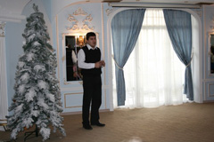 Рождественская елка для детей из малообеспеченных и многодетных семей. Увеличить изображение. Размер файла:72,3 Kb [604X403]