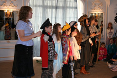 Рождественская елка для детей из малообеспеченных и многодетных семей. Увеличить изображение. Размер файла:86,9 Kb [604X403]