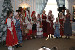 Рождественская елка для детей из малообеспеченных и многодетных семей. Увеличить изображение. Размер файла:85,76 Kb [604X403]