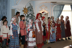 Рождественская елка для детей из малообеспеченных и многодетных семей. Увеличить изображение. Размер файла:91,5 Kb [604X403]