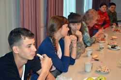 Молодежное собрание в Орловском храме. Размер изображения: 297,19 Kb [1200X795]