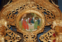 Установка новых икон на иконостас. Увеличить изображение. Размер файла: 603,82 Kb [800X536]