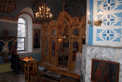 Установка новых икон на иконостас. Увеличить изображение. Размер файла:470,03 Kb [800X536]