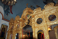 Установка новых икон на иконостас. Увеличить изображение. Размер файла:578,81 Kb [800X536]