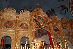 Установка новых икон на иконостас. Увеличить изображение. Размер файла:568,91 Kb [800X536]