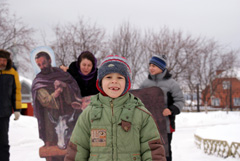 Установка Рождественского вертепа. Увеличить изображение. Размер файла: 318,14 Kb [800X536]