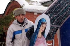 Установка Рождественского вертепа. Увеличить изображение. Размер файла: 414,53 Kb [800X536]