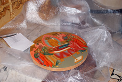 Установка новых икон на иконостас. Увеличить изображение. Размер файла:553,67 Kb [800X536]