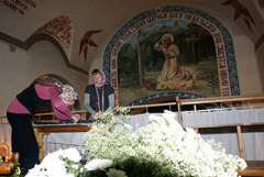 Украшение храма к празднику Рождества Христова. Увеличить изображение. Размер файла: 493,83 Kb [800X536]