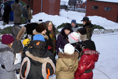 Установка Рождественского вертепа. Увеличить изображение. Размер файла: 488,22 Kb [800X536]