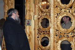 Установка новых икон на иконостас. Увеличить изображение. Размер файла:520,5 Kb [800X536]