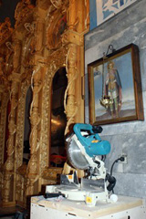 Установка новых икон на иконостас. Увеличить изображение. Размер файла:1056,4 Kb [800X1195]