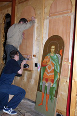 Установка новых икон на иконостас. Увеличить изображение. Размер файла:889,35 Kb [800X1195]