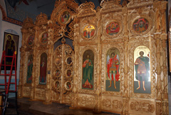 Установка новых икон на иконостас. Увеличить изображение. Размер файла:599,52 Kb [800X536]