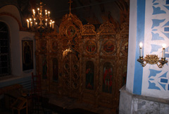 Установка новых икон на иконостас. Увеличить изображение. Размер файла:428,01 Kb [800X536]