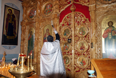 Освящение нового иконостаса. Увеличить изображение. Размер файла: 283,81 Kb [800X536]