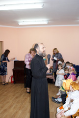 Детский рождественский утренник в соборе. Увеличить изображение. Размер файла: 197,85 Kb [800X1195]