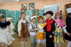 Детский рождественский утренник в соборе. Увеличить изображение. Размер файла: 472,83 Kb [800X536]