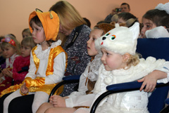 Детский рождественский утренник в соборе. Увеличить изображение. Размер файла: 416,11 Kb [800X536]