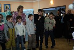 Детский рождественский утренник в соборе. Увеличить изображение. Размер файла: 405,98 Kb [800X536]