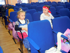 Детская воскресная школа готовится к Рождеству. Увеличить изображение. Размер файла: 212,47 Kb [800X600]