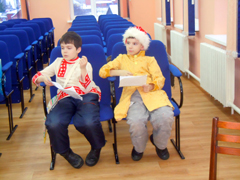 Детская воскресная школа готовится к Рождеству. Увеличить изображение. Размер файла: 192,25 Kb [800X600]