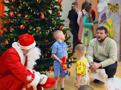 Посещение детдома. Увеличить изображение. Размер файла: 1065,72 Kb [1200X900]