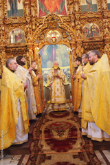 Архиерейское богослужение в Свято-Вознесенском соборе. Увеличить изображение. Размер файла: 1168 Kb [800X1200]