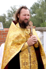 Закладка памятной капсулы в стену будущего храма в селе Старое Гришкино. Размер фото: 1905,94 Kb [1200X1793]