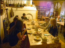 Молодежное чаепитие в Орловке. Размер изображения: 423,92 Kb [1200X900]