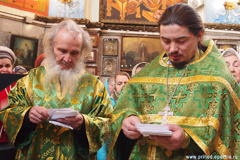 Богослужение в день памяти св. Ксении Петербургской. Увеличить изображение. Размер файла: 1015,71 Kb [1200X800]