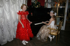 Рождественская елка для детей из малообеспеченных и многодетных семей. Увеличить изображение. Размер файла:74,49 Kb [604X403]