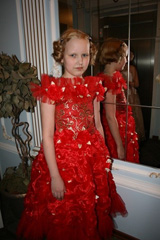 Рождественская елка для детей из малообеспеченных и многодетных семей. Увеличить изображение. Размер файла:83,94 Kb [403X604]